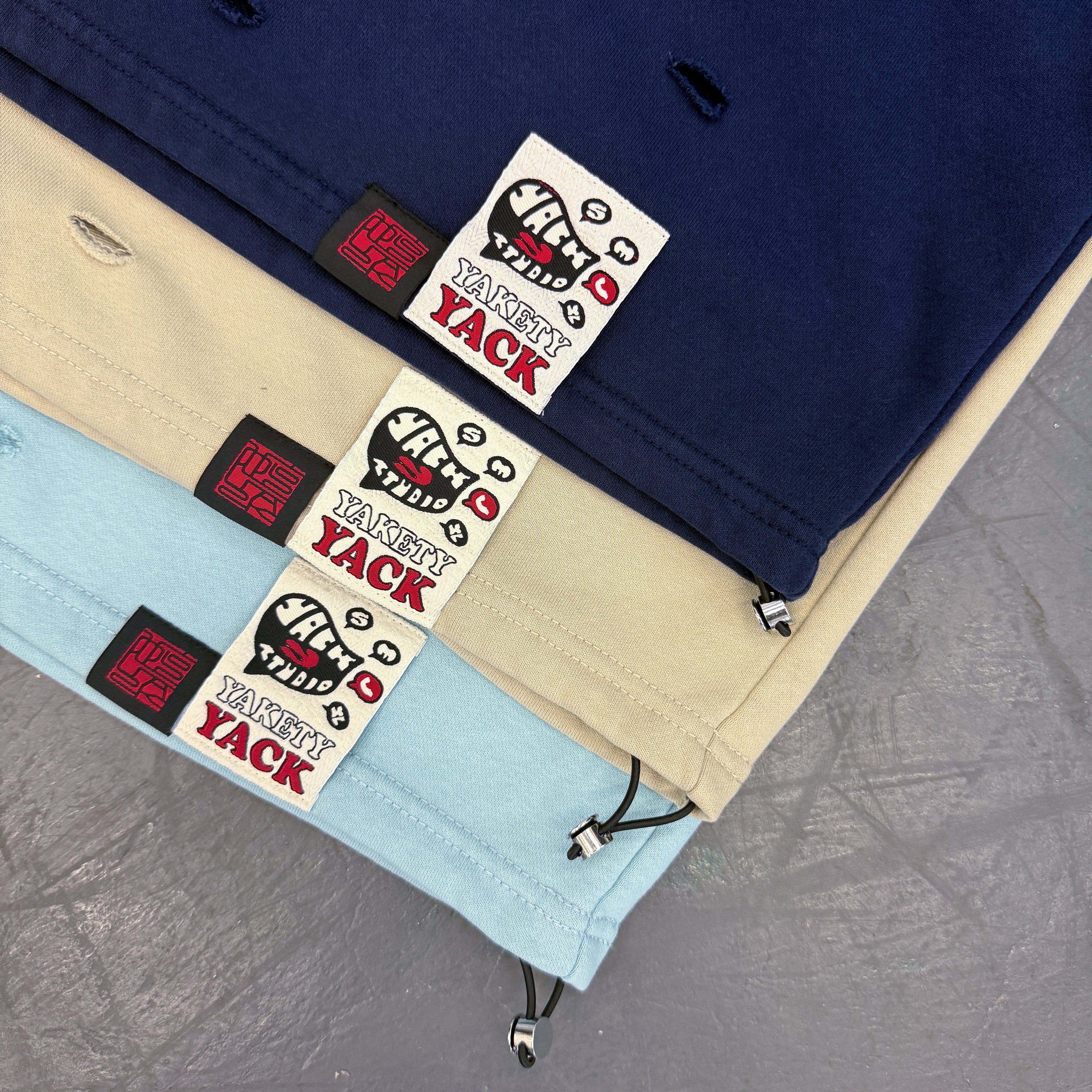 YAKETY YACK - SWEATER